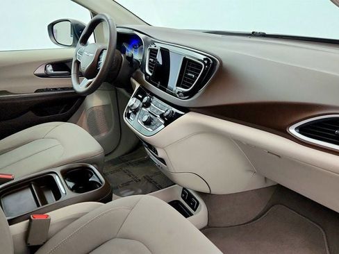 Used 2017 Chrysler Pacifica Touring Plus w/ Tire & Wheel Group image 27