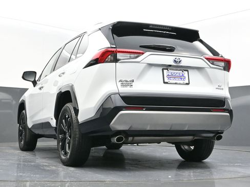 Used 2023 Toyota RAV4 SE image 40