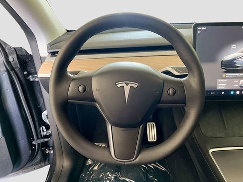 Used 2024 Tesla Model Y Performance AWD/4WD image 10