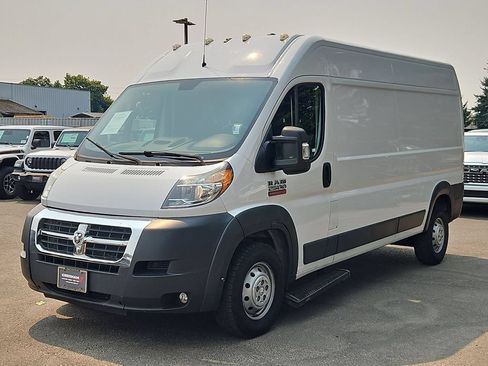 Used 2018 RAM ProMaster 2500 w/ Premium Appearance Group FWD image 3