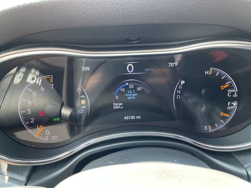 Used 2021 Jeep Grand Cherokee Laredo X AWD/4WD image 17