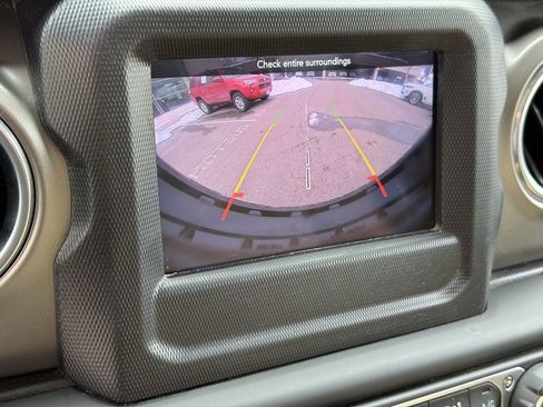 Used 2018 Jeep Wrangler Unlimited Rubicon w/ LED Lighting Group image 24