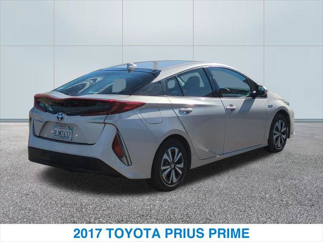 Used 2017 Toyota Prius Prime Plus w/ Preferred Accessory Package FWD image 7