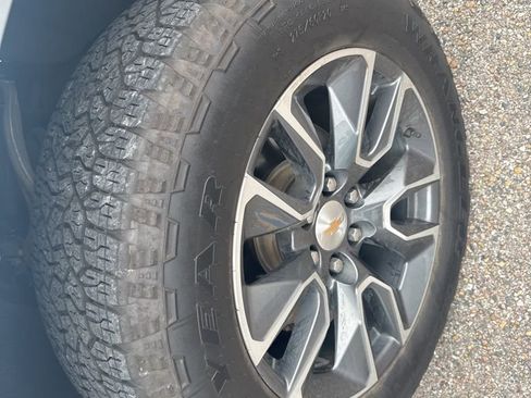 Used 2023 Chevrolet Silverado 1500 LT w/ Z71 Off-Road Package image 5