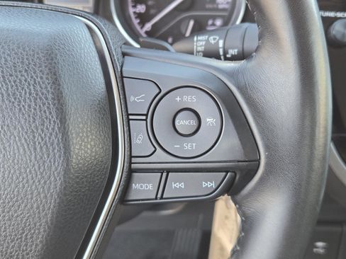 Used 2019 Toyota Camry SE image 16