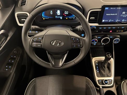 Used 2026 Hyundai Venue SEL FWD image 14