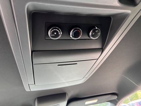 Used 2017 Dodge Grand Caravan SXT w/ Driver Convenience Group FWD image 23