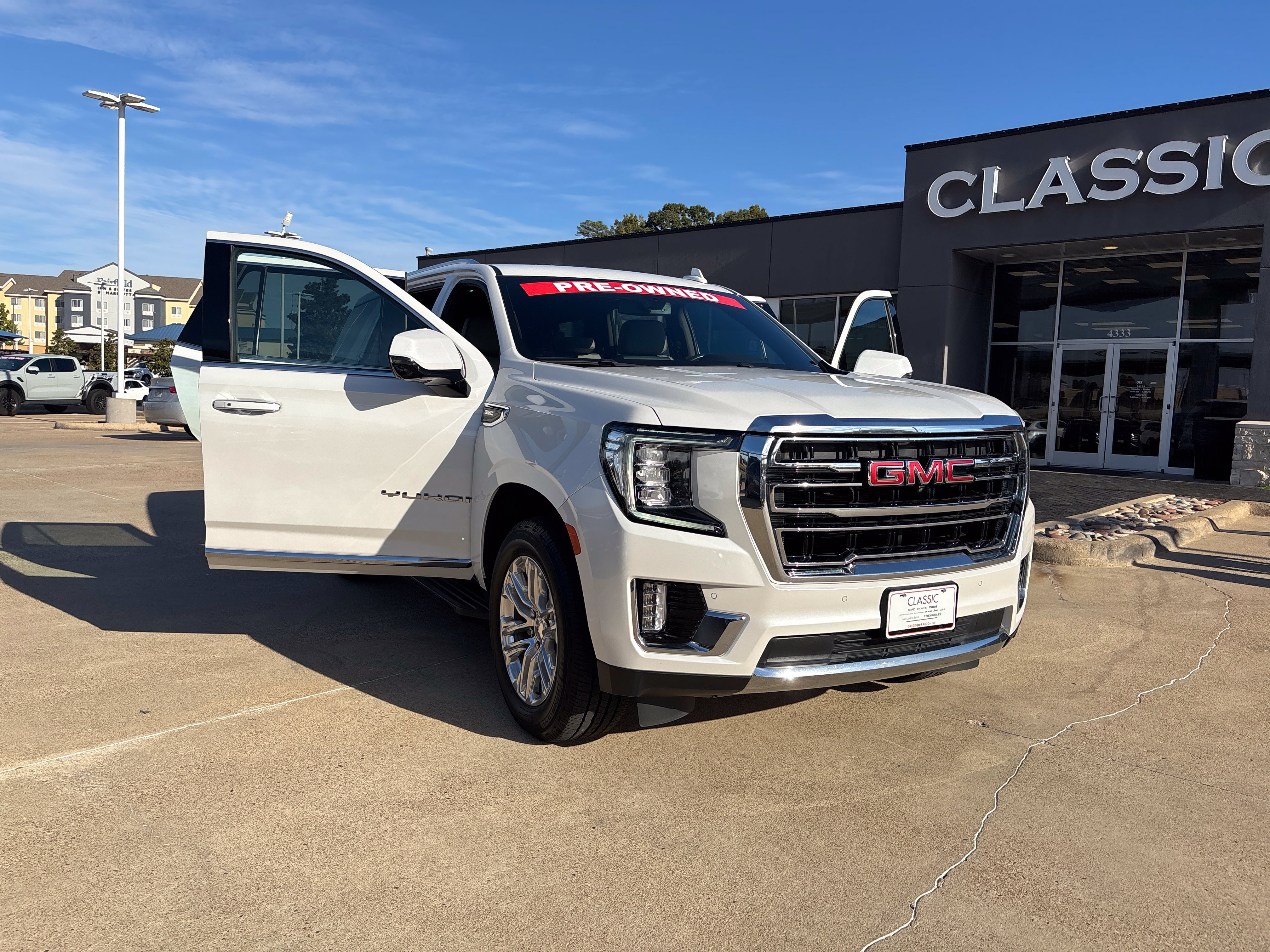 Used 2022 GMC Yukon SLT w/ SLT Luxury Package AWD/4WD image 21