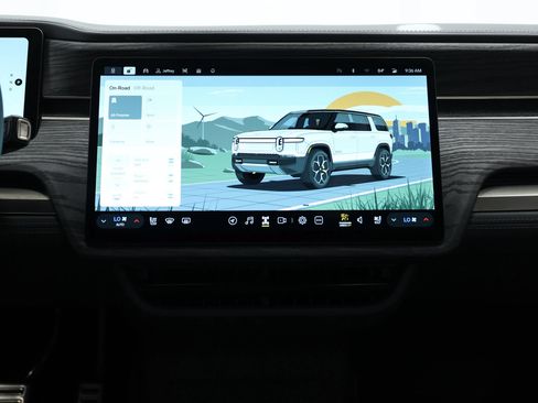 Used 2024 Rivian R1S Adventure AWD/4WD image 30