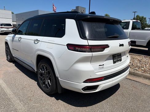 Used 2023 Jeep Grand Cherokee L Summit w/ Advanced Protech Group IV AWD/4WD image 5