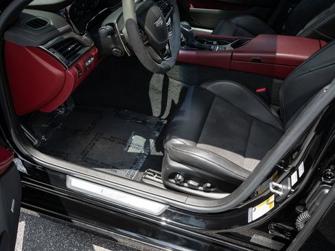 Used 2018 Cadillac CTS V RWD image 41