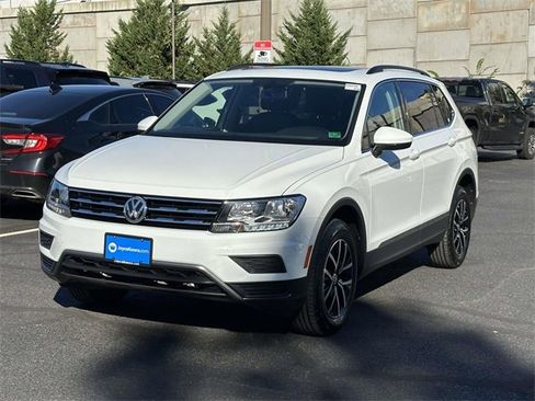 Used 2021 Volkswagen Tiguan SE w/ Panoramic Sunroof Package image 4
