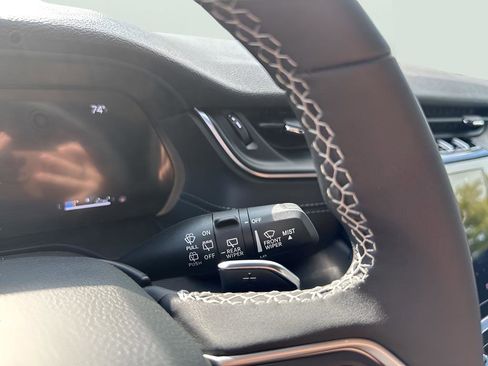 New 2025 Jeep Grand Cherokee Altitude image 33