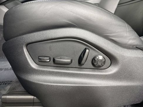 Certified 2023 Porsche Cayenne AWD/4WD image 40