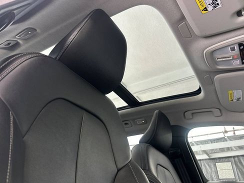 Used 2025 Volvo XC40 B5 Plus AWD/4WD image 21