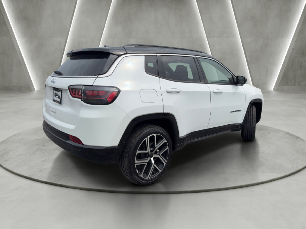Used 2025 Jeep Compass Limited w/ Elite Group AWD/4WD image 7