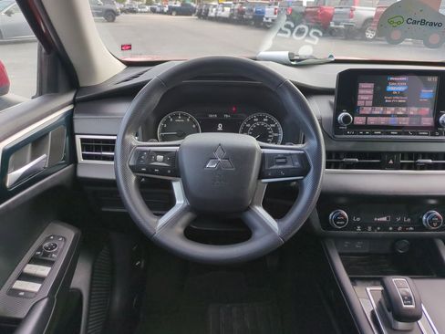 Used 2022 Mitsubishi Outlander ES image 16