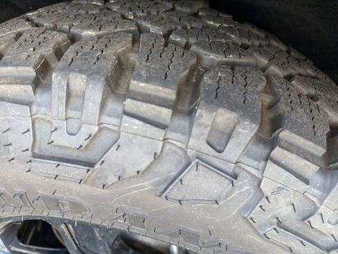 Used 2021 GMC Acadia AT4 w/ Technology Package image 33