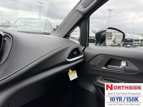 New 2026 Chrysler Pacifica Select FWD image 26