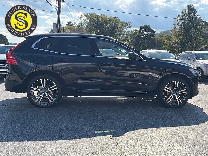 Used 2018 Volvo XC60 T5 Momentum w/ Vision Package AWD/4WD image 7