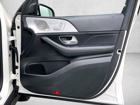 Used 2025 Mercedes-Benz GLS 450 4MATIC image 19