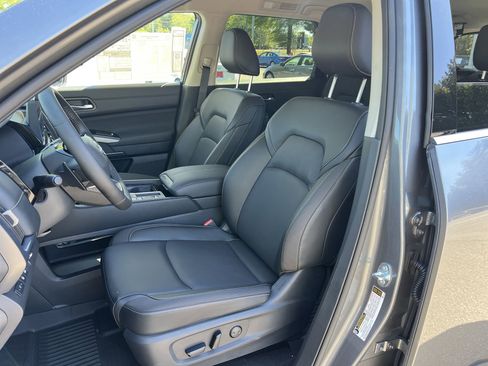 New 2026 Nissan Pathfinder SL image 14