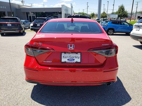 Used 2023 Honda Civic Sport image 6