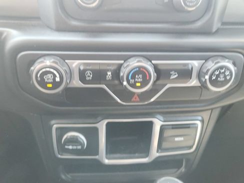 Used 2018 Jeep Wrangler Unlimited Sport AWD/4WD image 19