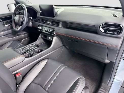 Certified 2025 Honda Pilot TrailSport image 17
