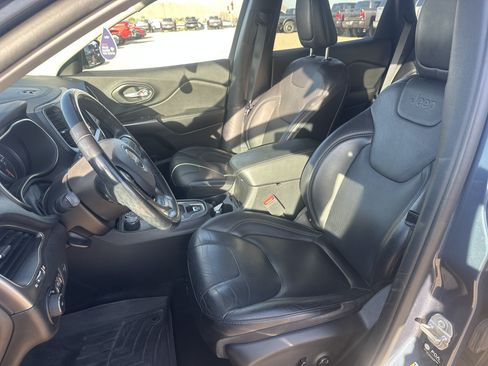 Used 2021 Jeep Cherokee Latitude Lux w/ Comfort/Convenience Group AWD/4WD image 13