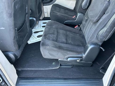 Used 2016 Dodge Grand Caravan Crew image 9