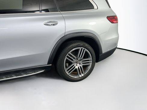 Used 2024 Mercedes-Benz GLS 450 4MATIC image 32