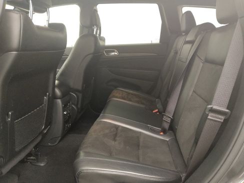 Used 2019 Jeep Grand Cherokee Altitude AWD/4WD image 18
