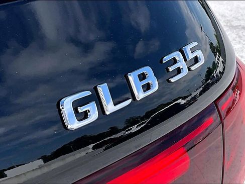 Used 2025 Mercedes-Benz GLB 35 AMG 4MATIC image 31