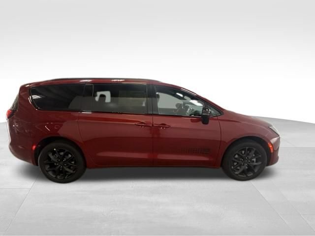 New 2027 Chrysler Pacifica Select AWD/4WD image 5