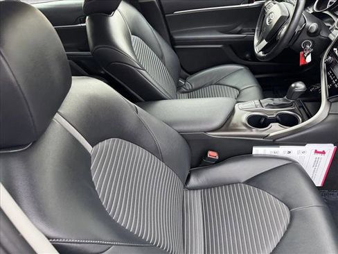 Used 2024 Toyota Camry SE image 15