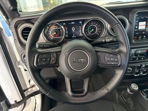 Used 2022 Jeep Gladiator Willys image 22