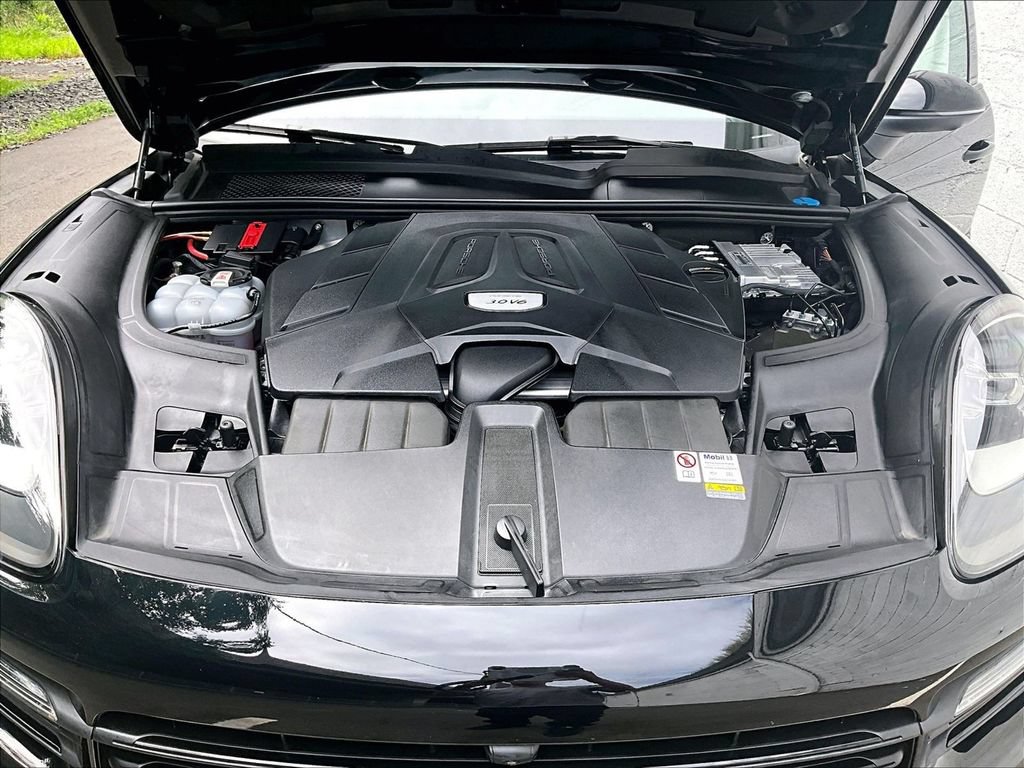 Certified 2023 Porsche Cayenne AWD/4WD image 15
