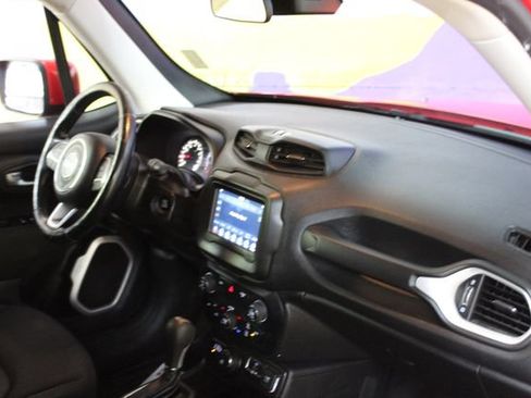 Used 2020 Jeep Renegade Latitude w/ Cold Weather Group AWD/4WD image 12