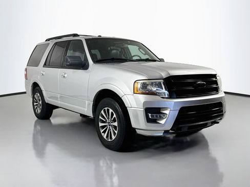 Used 2016 Ford Expedition XLT w/ Equipment Group 202A AWD/4WD image 4