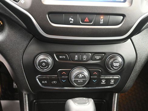 Used 2021 Jeep Cherokee Trailhawk image 26