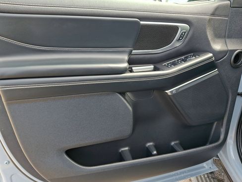 Used 2025 Ford Expedition Platinum w/ Stealth Appearance Package image 12