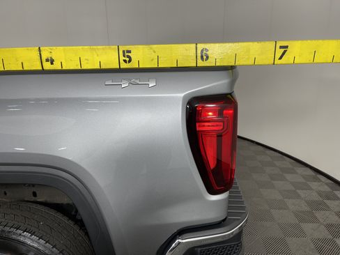 Used 2023 GMC Sierra 1500 SLE image 8