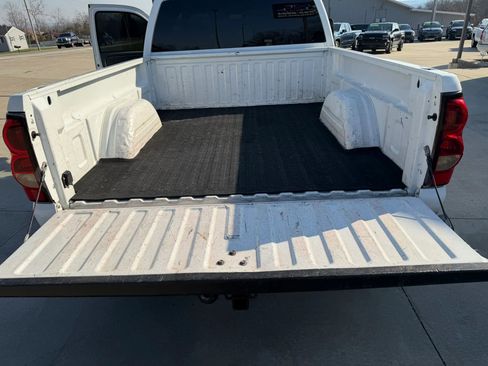 Used 2005 Chevrolet Silverado 2500 LS w/ Heavy-Duty Power Package image 39
