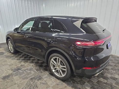 Used 2022 Porsche Cayenne image 9