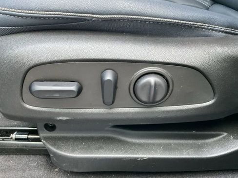 Used 2022 Chevrolet Bolt EUV LT w/ Convenience Package image 21