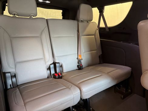Used 2023 GMC Yukon XL SLT w/ SLT Premium Package image 37