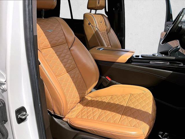 Used 2023 Cadillac Escalade Premium Luxury AWD/4WD image 9