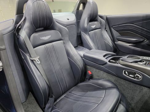 Used 2021 Aston Martin V8 Vantage Roadster image 17