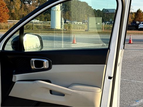 Used 2022 Kia Sorento S image 13